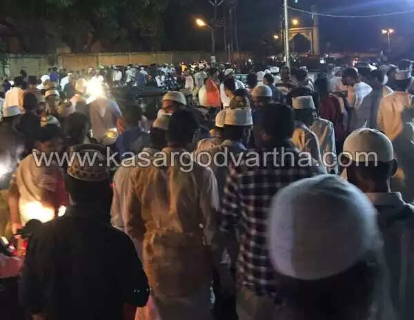 27 ാം രാവില് പ്രാര്ത്ഥനാനിരതരായി വിശ്വാസികള്; സിയാറത്തിനും മറ്റുമായി എത്തിയത് ആയിരങ്ങള്