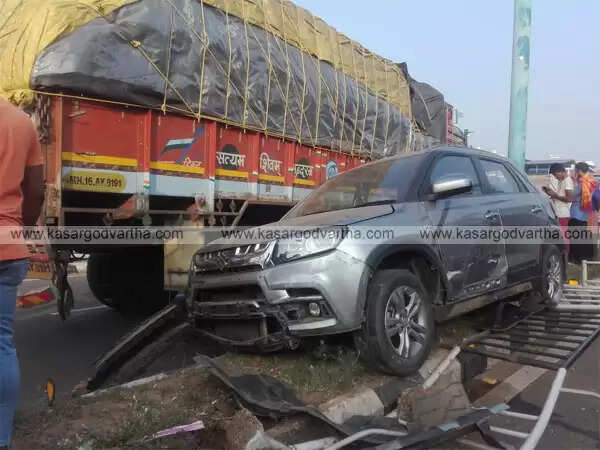 മുന് പബ്ലിക് പ്രോസിക്യൂട്ടര് അഡ്വ. സി ഷുക്കൂര് സഞ്ചരിച്ച കാറിനു പിറകില് ലോറിയിടിച്ചു; അഭിഭാഷകന് അത്ഭുതകരമായി രക്ഷപ്പെട്ടു