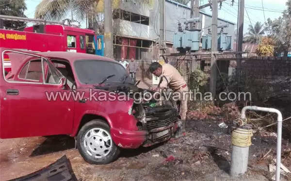 ട്രാന്സ്ഫോര്മറില് നിന്നും തീപടര്ന്ന് പുല്ലിന് തീപിടിച്ച് കാര് കത്തിനശിച്ചു