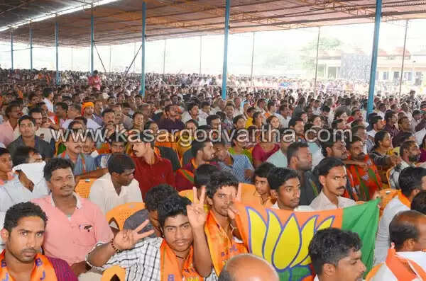 കൊടുങ്കാറ്റായി മോഡി; ആവേശത്തേരിലേറി അണികള്