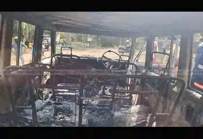Fire | ഓടിക്കൊണ്ടിരുന്ന ബൊലേറോ കത്തി നശിച്ചു; ഡ്രൈവർ അത്ഭുതകരമായി രക്ഷപ്പെട്ടു; അപകടത്തിൽ പെട്ടത് സ്കൂൾ വാഹനം