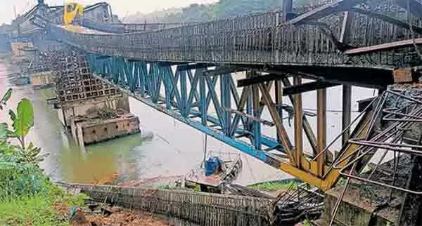 Koolimadu Bridge Collapse | കൂളിമാട് പാലത്തിന്റെ ബീമുകള് തകര്ന്ന സംഭവം: കരാര് കംപനിക്കും പൊതുമരാമത്ത് ഉദ്യോഗസ്ഥര്ക്കും വീഴ്ചയെന്ന് റിപോര്ട്
