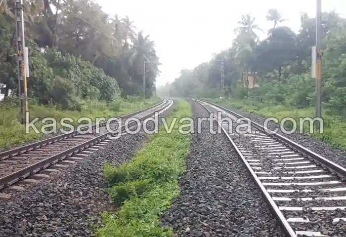 Railway | വളവുകള് നിവര്ത്തി ട്രെയിനുകളുടെ വേഗം കൂട്ടാന് റെയില്വേ; മറ്റൊരു കുടിയൊഴിപ്പിക്കലിന് അവസരമൊരുങ്ങുമെന്ന് ജനങ്ങളില് ആശങ്ക