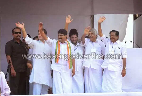 ആവേശ തിരയിളക്കി രാഹുല് പറന്നിറങ്ങി; കേരളത്തിലെ ജനങ്ങളുടെ രാഷ്ട്രീയ ബോധത്തിന് പ്രശംസ