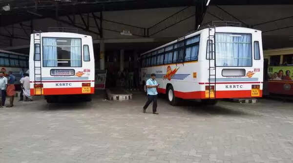 ട്രെയിനിനെ തോല്പിച്ച് മിന്നല് വേഗത്തിലോടി കെ എസ് ആര് ടി സിയുടെ മിന്നല്