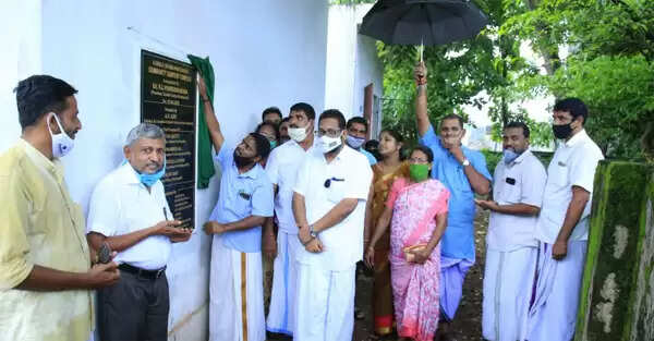 നഗരത്തില് ശൗചാലയമില്ലെന്ന പ്രശ്നത്തിന് പരിഹാരമായി; ശുചിത്വ സമുച്ചയം പൊതുജനങ്ങള്ക്കായി തുറന്നുകൊടുത്തു