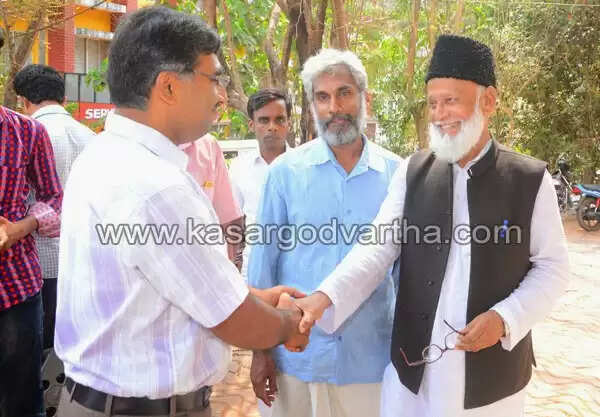 പ്രൊഫ. മുഹമ്മദ് സുലൈമാനും വൃന്ദ കാരാട്ടും കാസര്കോട് വാര്ത്ത സന്ദര്ശിച്ചു