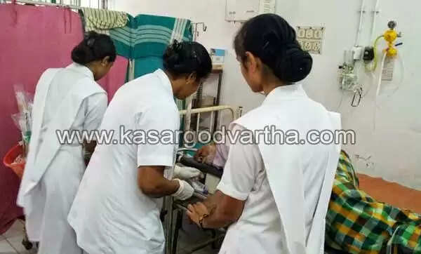 വൃദ്ധപിതാവിനെ വില്ലേജ് ഓഫീസ് വരാന്തയില് ഉപേക്ഷിച്ച് മകന് കടന്നുകളഞ്ഞു