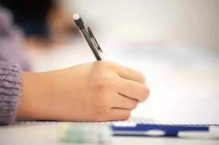 പ്ലസ് വണ് പരീക്ഷ മാറ്റിവച്ചു; പുതുക്കിയ തീയതി പിന്നീട് അറിയിക്കും