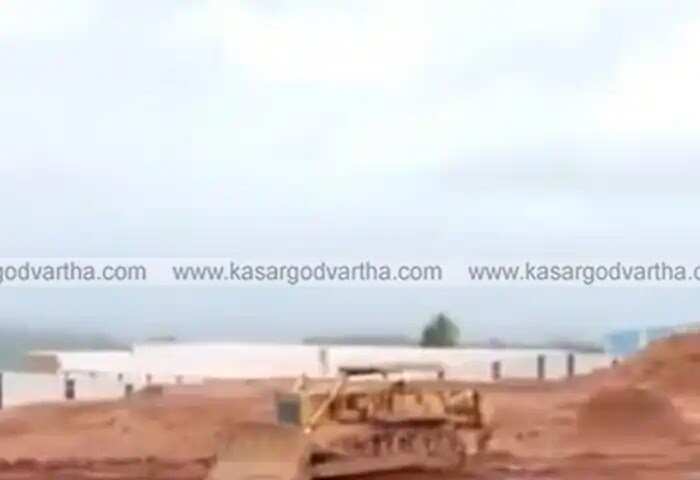 Smuggling | കാസര്കോട് വാര്ത്ത ഇംപാക്ട്: 'കലക്ടറുടെ നിര്ദേശ പ്രകാരം നടപടി തുടങ്ങിയതോടെ ബോക്സൈറ്റ് അടങ്ങിയ മണ്ണ് കടത്തുന്നത് മാഫിയ സംഘം നിര്ത്തിവെച്ചു'; മഞ്ചേശ്വരം തഹസില്ദാരുടെ നേതൃത്വത്തില് സ്ഥലം സന്ദര്ശിച്ചു; അടിയന്തര റിപോര്ട് കലക്ടര്ക്ക്; അതിര്ത്തി നിര്ണയം ഉടന് നടത്തും