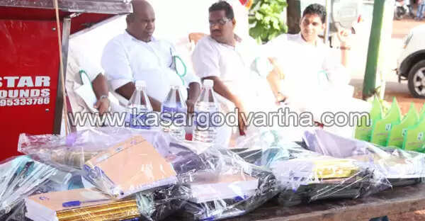 ഫ്രണ്ട്സ് പച്ചംബള സ്കൂള് കിറ്റ് വിതരണം ചെയ്തു