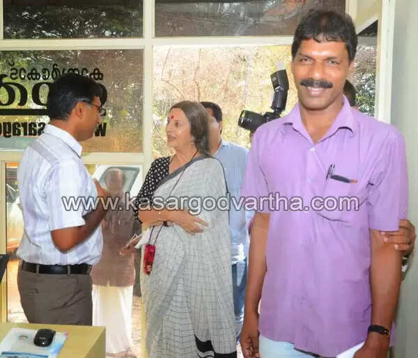 പ്രൊഫ. മുഹമ്മദ് സുലൈമാനും വൃന്ദ കാരാട്ടും കാസര്കോട് വാര്ത്ത സന്ദര്ശിച്ചു