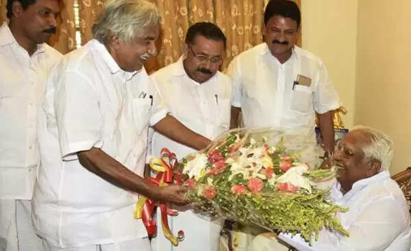 'ജിഷ്ണു കേസ് അത്ര വലിയ പ്രശ്നമാണോയെന്ന് മുതിര്ന്ന കോണ്ഗ്രസ് നേതാവ് വക്കം പുരുഷോത്തമന്