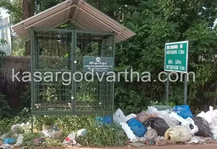 Allegations | '25,000 രൂപ പോലും ചിലവ് വരാത്ത ഖരമാലിന്യ ശേഖരണ കേന്ദ്രത്തിന് ചിലവഴിച്ചത് 53,082 രൂപ'; അഴിമതി ആരോപിച്ച് പ്രദേശവാസികള് വിജിലന്സിന് പരാതി നല്കാനൊരുങ്ങുന്നു; ഏതുതരം അന്വേഷണത്തേയും സ്വാഗതം ചെയ്യുന്നുവെന്ന് പഞ്ചായത് പ്രസിഡന്റ്