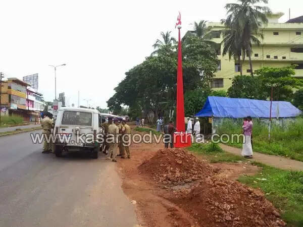കുമ്പളയിലെ സി.പി.എം പ്രവര്ത്തകന്റെ കൊല: ഹര്ത്താല് പൂര്ണം, വിവിധ സ്ഥലങ്ങളില് പ്രകടനങ്ങള്