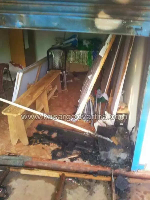 പള്ളിക്കര തൊട്ടിയില് സുന്നീ സെന്ററിന് തീയിട്ടു