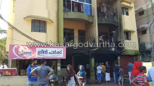 8 നില കെട്ടിടത്തില് വന് തീപിടുത്തം; ആളപായമില്ല, ഫ്ളാറ്റിലെ സാധനസാമഗ്രികള് കത്തിനശിച്ചു, 2 കാറുകളും എട്ട് ഇരുചക്ര വാഹനങ്ങളും അഗ്നിക്കിരയായി