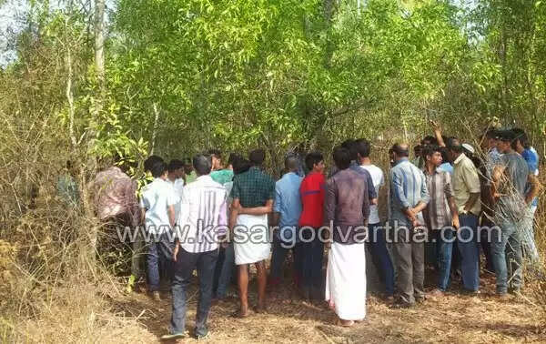 മുഖം മറച്ച നിലയില് ജെ സി ബി ഓപ്പറേറ്ററുടെ മൃതദേഹം മരക്കൊമ്പില്