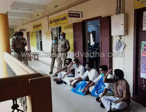 ഓണ്ലൈന് ക്ലാസുകളില് പങ്കെടുക്കാന് സാധിക്കാത്തതില് മനംനൊന്ത് വിദ്യാര്ത്ഥിനി ആത്മഹത്യ ചെയ്തതില് പ്രതിഷേധിച്ച് കെ എസ് യു വിദ്യാഭ്യാസ ഓഫീസ് ഉപരോധിച്ചു