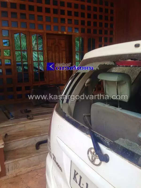KMCC നേതാവിന്റെ വീട് അഭിഭാഷകന്റെ നേതൃത്വത്തിലുള്ള ഗുണ്ടാസംഘം അക്രമിച്ചു: 5 പേര്ക്ക് പരിക്ക്