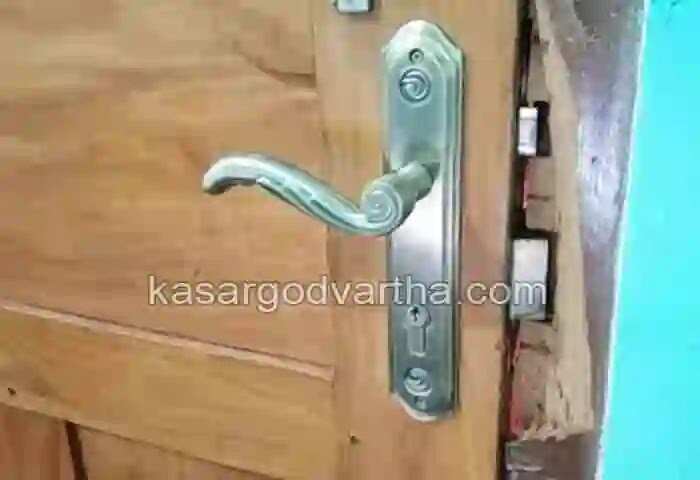 Theft Attempt | പട്ടാപ്പകല് വീട് കുത്തിത്തുറന്ന് മോഷണ ശ്രമം; ഇതേ വീട്ടില് മൂന്നാമത്തെ സംഭവം; 35 പവന് സ്വര്ണാഭരണങ്ങളും 50,000 രൂപയും നഷ്ടപ്പെട്ട മുമ്പത്തെ കവര്ചയ്ക്ക് ഇതുവരെയും തുമ്പായില്ല