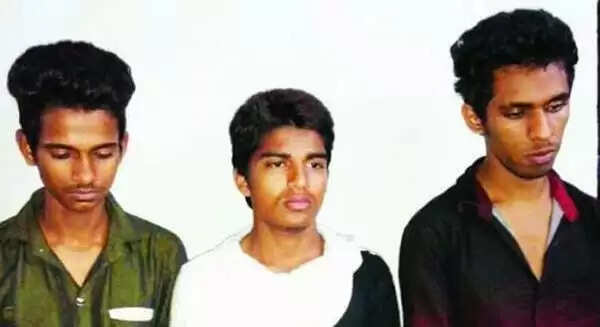 ബൈക്ക് മോഷ്ടിച്ചത് കോളജിലെ ഫീസടക്കാനെന്ന് എഞ്ചിനീയറിംഗ് വിദ്യാര്ത്ഥികള്