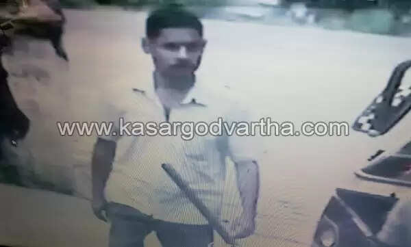 ആശുപത്രിയില് മോഷണം നടത്തുന്ന യുവാവ് സി.സി.ടി.വി.യില് കുടുങ്ങി