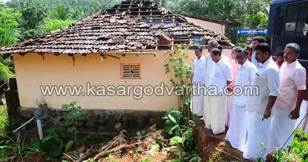 അക്രമ ബാധിത പ്രദേശങ്ങള് ബിജെപി സംസ്ഥാന പ്രസിഡണ്ട് വി. മുരളീധരന് സന്ദര്ശിച്ചു