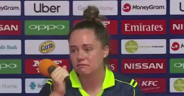 ട്വന്റി- 20 വനിതാ ലോകകപ്പ്; പാക്കിസ്ഥാനെതിരെ തോറ്റ അയര്ലെന്ഡ് ക്യാപ്റ്റന് മാധ്യമങ്ങള്ക്ക് മുന്നില് പൊട്ടിക്കരഞ്ഞു