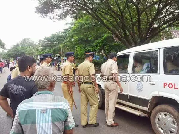 കുമ്പളയിലെ സി.പി.എം പ്രവര്ത്തകന്റെ കൊല: ഹര്ത്താല് പൂര്ണം, വിവിധ സ്ഥലങ്ങളില് പ്രകടനങ്ങള്