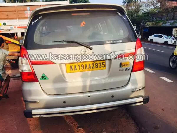 ശബരിമല ദര്ശനം കഴിഞ്ഞ് മടങ്ങുകയായിരുന്നവര് സഞ്ചരിച്ച കാര് നിര്ത്തിയിട്ട ലോറിക്ക് പിറകിലിടിച്ച് 5 പേര്ക്ക് പരിക്ക്; 2 പേരുടെ നില ഗുരുതരം