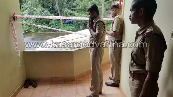 സര്ക്കാര് ഉദ്യോഗസ്ഥന്റെ മരണത്തില് സംശയമെന്ന് ബന്ധുക്കള്; മൃതദേഹം പരിയാരത്തേക്ക് മാറ്റി