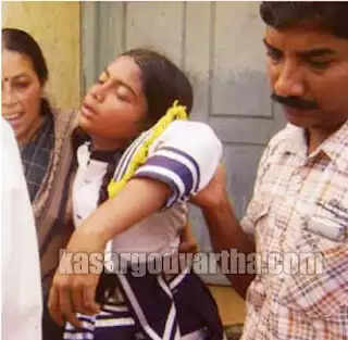 ബാന്റ് മേളത്തിനിടെ വിദ്യാര്ത്ഥിനി കുഴഞ്ഞു വീണു