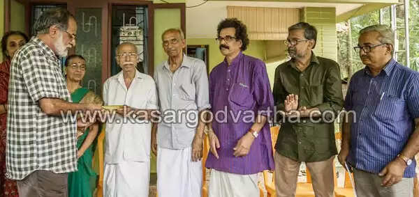 എം എ റഹ് മാന്റെ 'പുളിമുറിച്ച വളപ്പില്' പ്രകാശനം ചെയ്തു