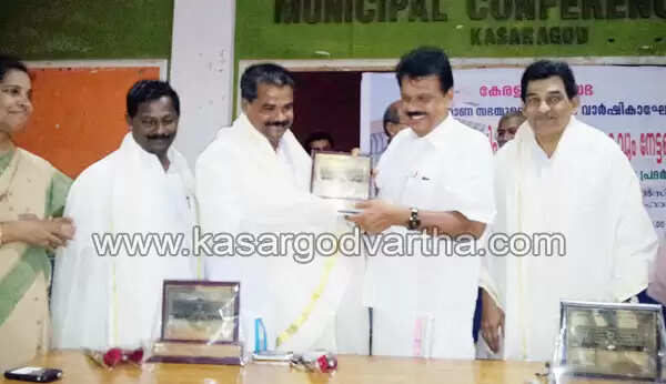 കാസര്കോട്ടെ 14 മുന് എം.എല്.എമാര്ക്ക് നിയമസഭാ സെക്രട്ടറിയേറ്റിന്റെ ആദരം