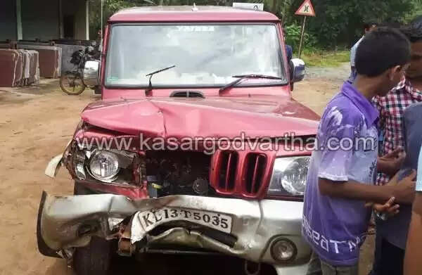 പോലീസ് ജീപ്പും ബൊലേറോയും കൂട്ടിയിടിച്ച് എ.എസ്.ഐ അടക്കം 7പേര്ക്ക് പരിക്ക്