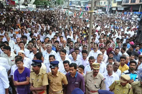വി.എം സുധീരന്റെ ജനപക്ഷ യാത്രയ്ക്ക് കുമ്പളയില് ആവേശോജ്ജ്വല തുടക്കം