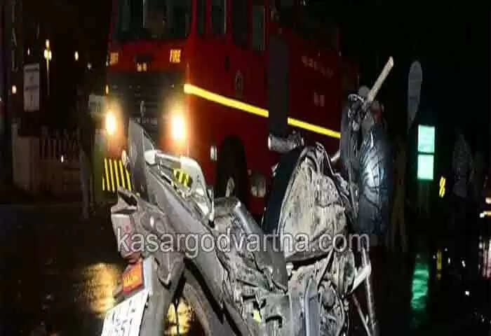 Accidental Death | കണ്ണൂരില് മിനിലോറിയും ബൈകും കൂട്ടിയിടിച്ച് കാസര്കോട് സ്വദേശികളായ 2 യുവാക്കള് മരിച്ചു