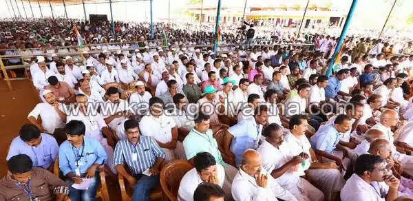 ആവേശ തിരയിളക്കി രാഹുല് പറന്നിറങ്ങി; കേരളത്തിലെ ജനങ്ങളുടെ രാഷ്ട്രീയ ബോധത്തിന് പ്രശംസ