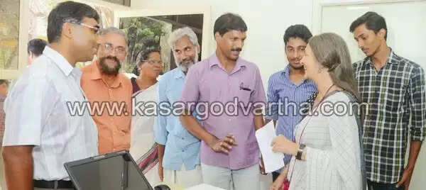 പ്രൊഫ. മുഹമ്മദ് സുലൈമാനും വൃന്ദ കാരാട്ടും കാസര്കോട് വാര്ത്ത സന്ദര്ശിച്ചു