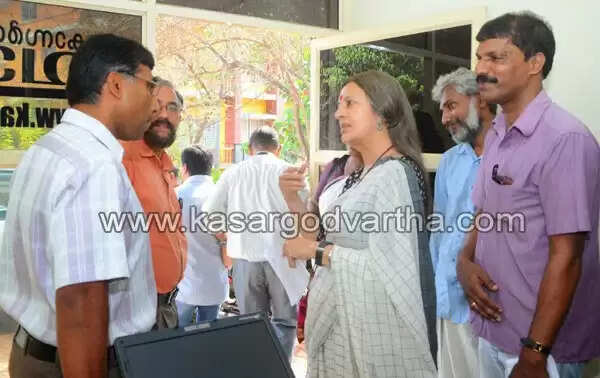 പ്രൊഫ. മുഹമ്മദ് സുലൈമാനും വൃന്ദ കാരാട്ടും കാസര്കോട് വാര്ത്ത സന്ദര്ശിച്ചു