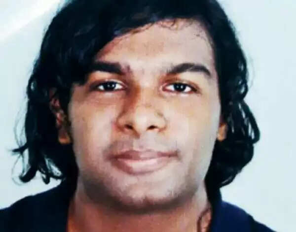 ആത്മാവാണ് കൊല നടത്തിയതെന്ന് നന്തന്കോട് കൂട്ടക്കൊലക്കേസ് പ്രതി കേഡല്; താനുണ്ടാക്കിയ കമ്പ്യൂട്ടര് ഗെയിം കാണിച്ചുതരാമെന്ന് പറഞ്ഞ് അമ്മയെ മുറിയിലേക്ക് കൊണ്ടുപോയി ആദ്യം കൊലപ്പെടുത്തി, പിന്നാലെ സഹോദരിയെയും, അച്ഛനെയും ബന്ധുവിനെയും