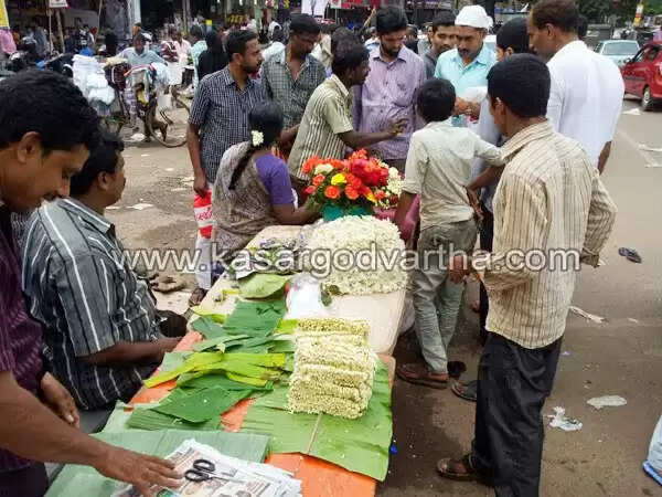 വിലക്കയറ്റത്തിന്റെ പെരുന്നാള് വിപണി; എങ്കിലും നഗരത്തില് തിരക്കൊഴിഞ്ഞില്ല