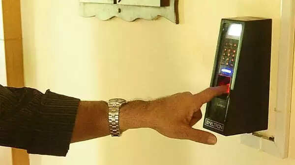 സിവില് സ്റ്റേഷനിലെ പഞ്ചിംഗ് സംവിധാനം നോക്കുകുത്തി