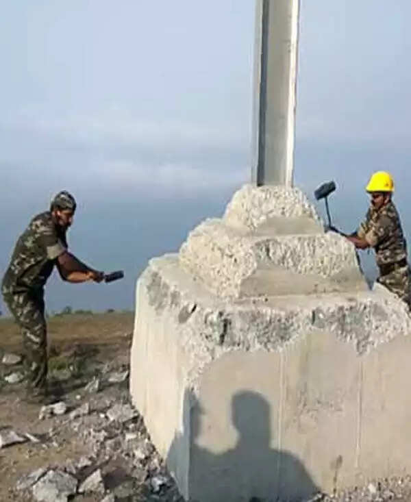 മൂന്നാറില് നടക്കുന്നത് തെമ്മാടിത്തമെന്ന് കെ കെ ജയചന്ദ്രന്, വിശ്വാസത്തെ ഹനിക്കുന്ന നടപടിയെന്ന് എസ് രാജേന്ദ്രന്