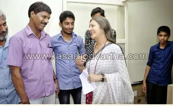 പ്രൊഫ. മുഹമ്മദ് സുലൈമാനും വൃന്ദ കാരാട്ടും കാസര്കോട് വാര്ത്ത സന്ദര്ശിച്ചു