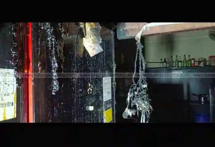 Fire | ഉപ്പളയിൽ ബേകറിയില് വന് തീപ്പിടിത്തം; 15 ലക്ഷം രൂപയുടെ നഷ്ടം; സ്ഥാപനം കത്തിനശിച്ചു