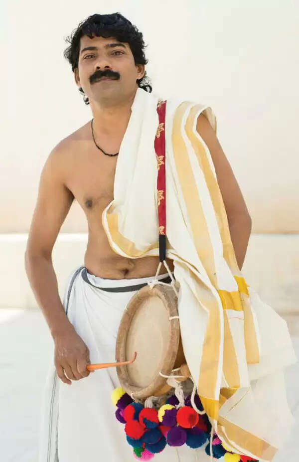 ഇടയ്ക്കയില് നാദം തീര്ത്ത് റമദാന് സംഗീതവുമായി ഞരളത്ത് ഹരിഗോവിന്ദന്