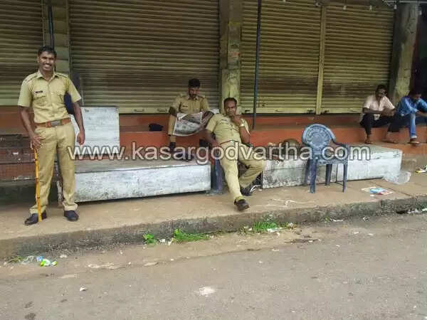 കുമ്പളയിലെ സി.പി.എം പ്രവര്ത്തകന്റെ കൊല: ഹര്ത്താല് പൂര്ണം, വിവിധ സ്ഥലങ്ങളില് പ്രകടനങ്ങള്