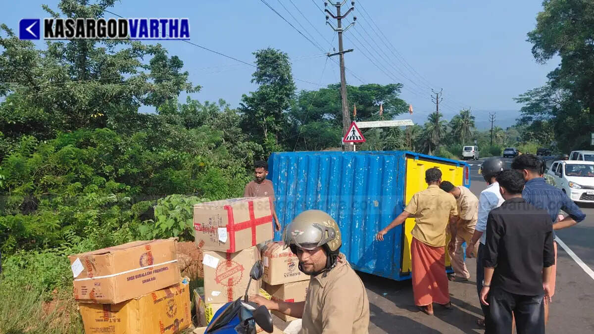 Firecracker-laden van overturns in Kasaragod; major disaster averted as explosives don't catch fire